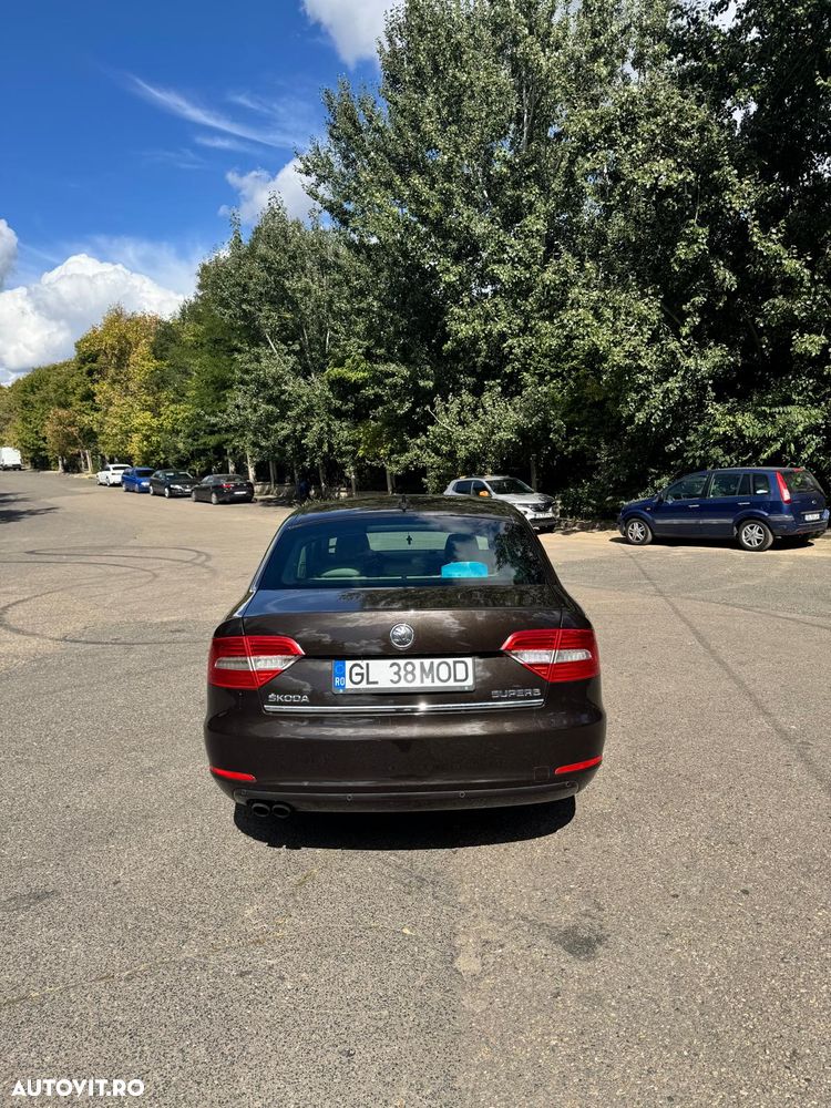 Skoda Superb 2.0 TDI 4X4 Elegance - 5