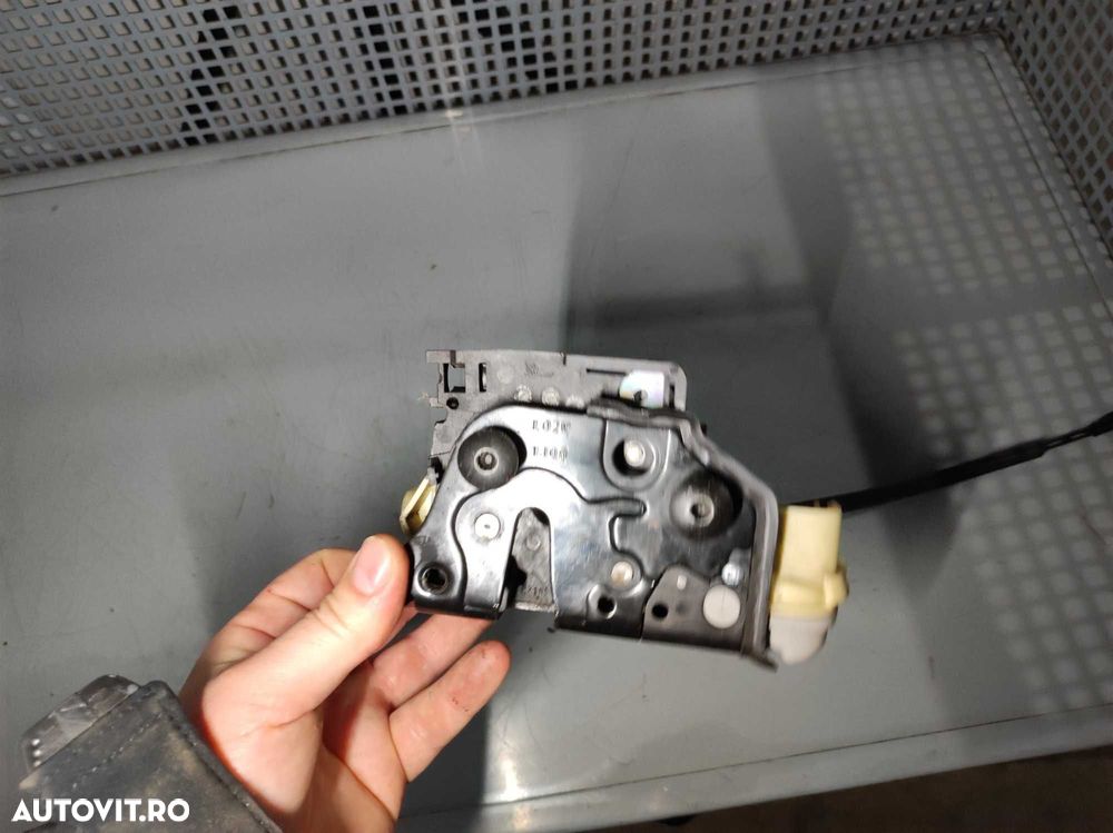 Broasca fata stanga volkswagen vw passat b6 b7 an 2005-2015 - 5