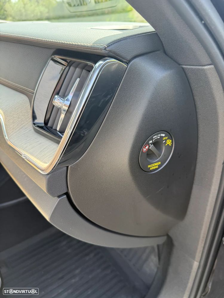 Volvo XC 60 2.0 D4 Inscription AWD Geartronic - 23