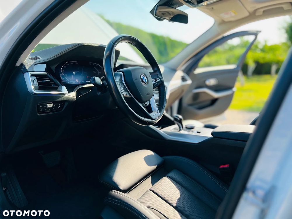 BMW Seria 3 320d xDrive Luxury Line sport - 39