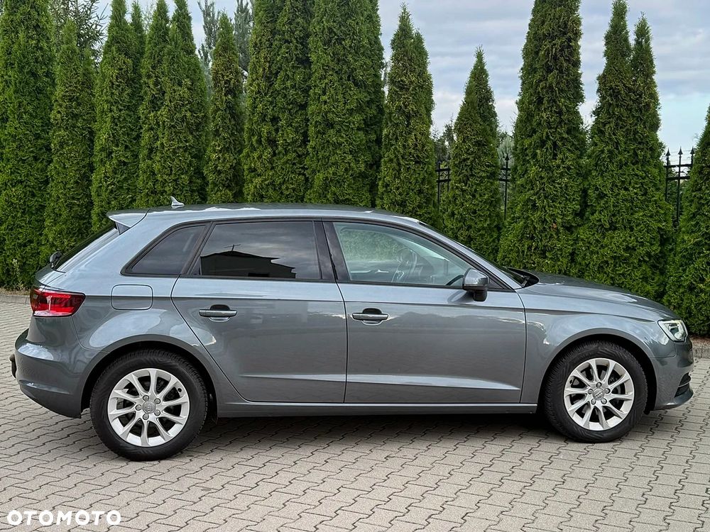 Audi A3 Sportback 1.6 TDI design - 12