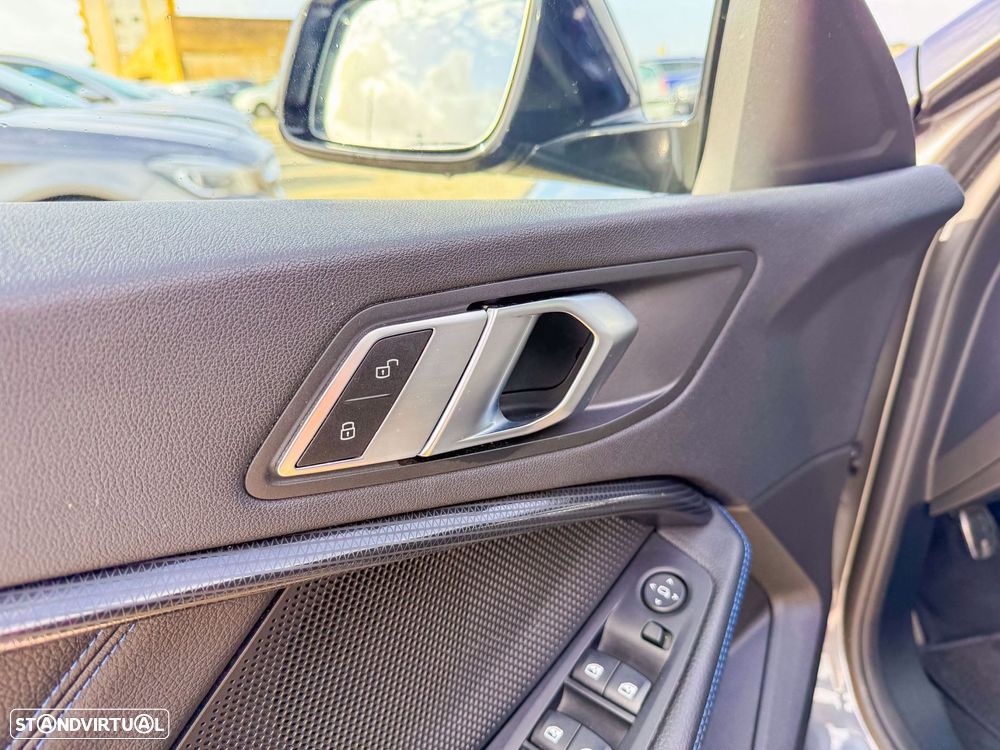 BMW 116 d Pack Desportivo M - 12