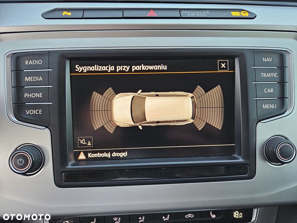 Volkswagen Passat 2.0 TDI SCR DSG Comfortline - 26
