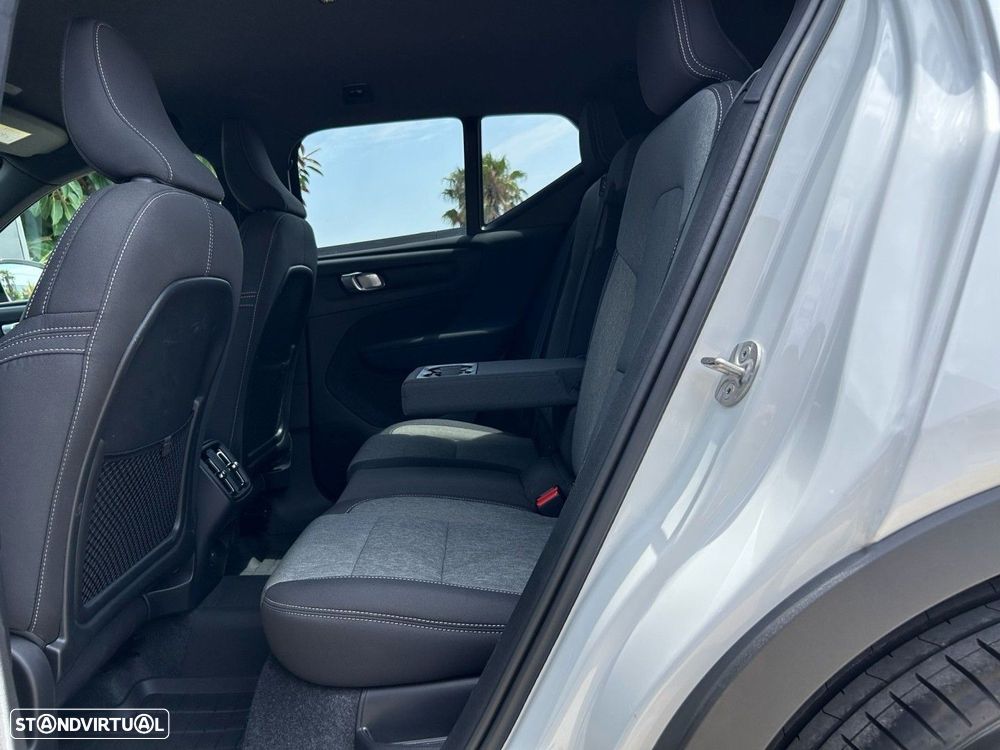 Volvo XC 40 2.0 B3 Plus Dark - 27