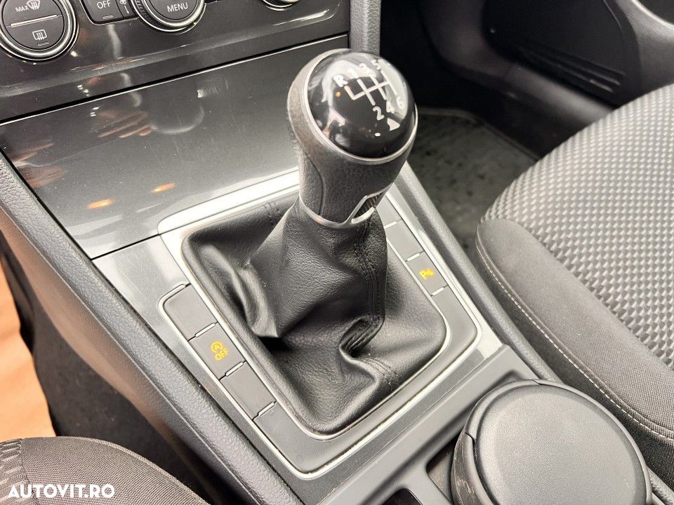 Volkswagen Golf - 13