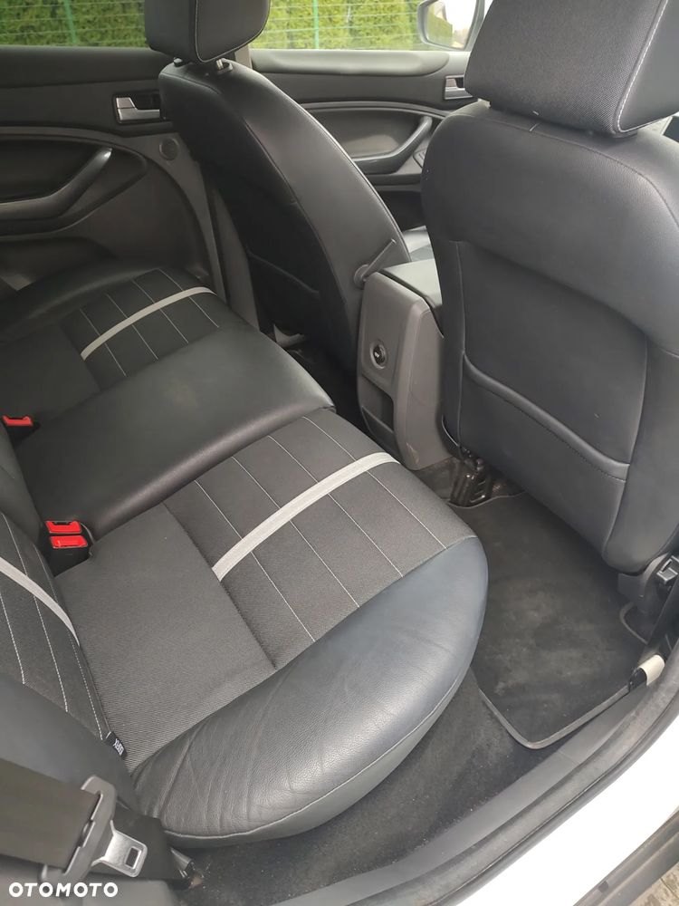 Ford Kuga 2.5 4x4 Individual - 21