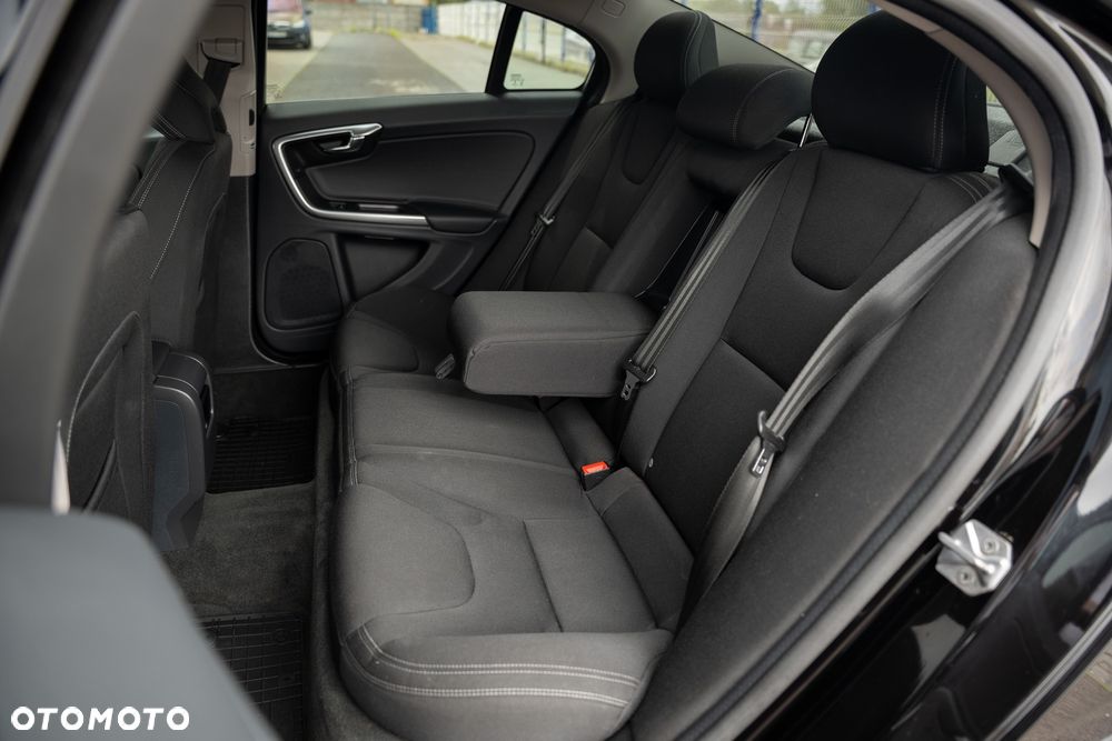 Volvo S60 D3 Drive-E Momentum - 35