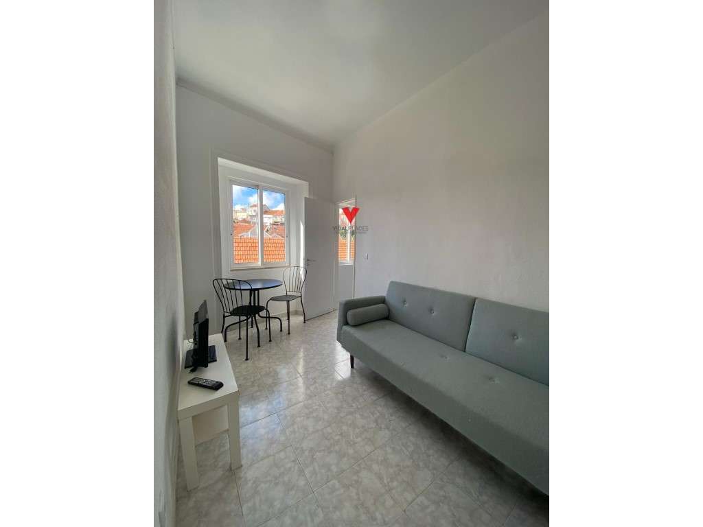 Prédio para recuperar em Campo Ourique - Grande imagem: 3/14