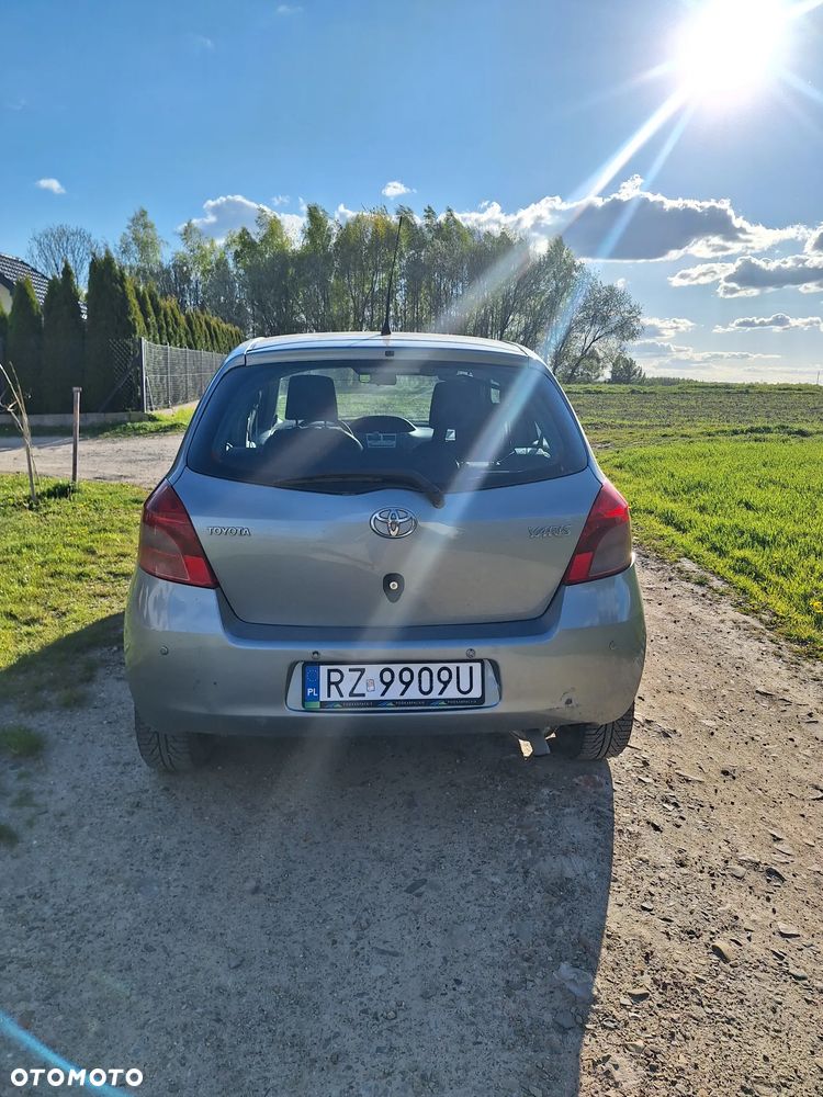 Toyota Yaris 1.0 Luna A/C - 3
