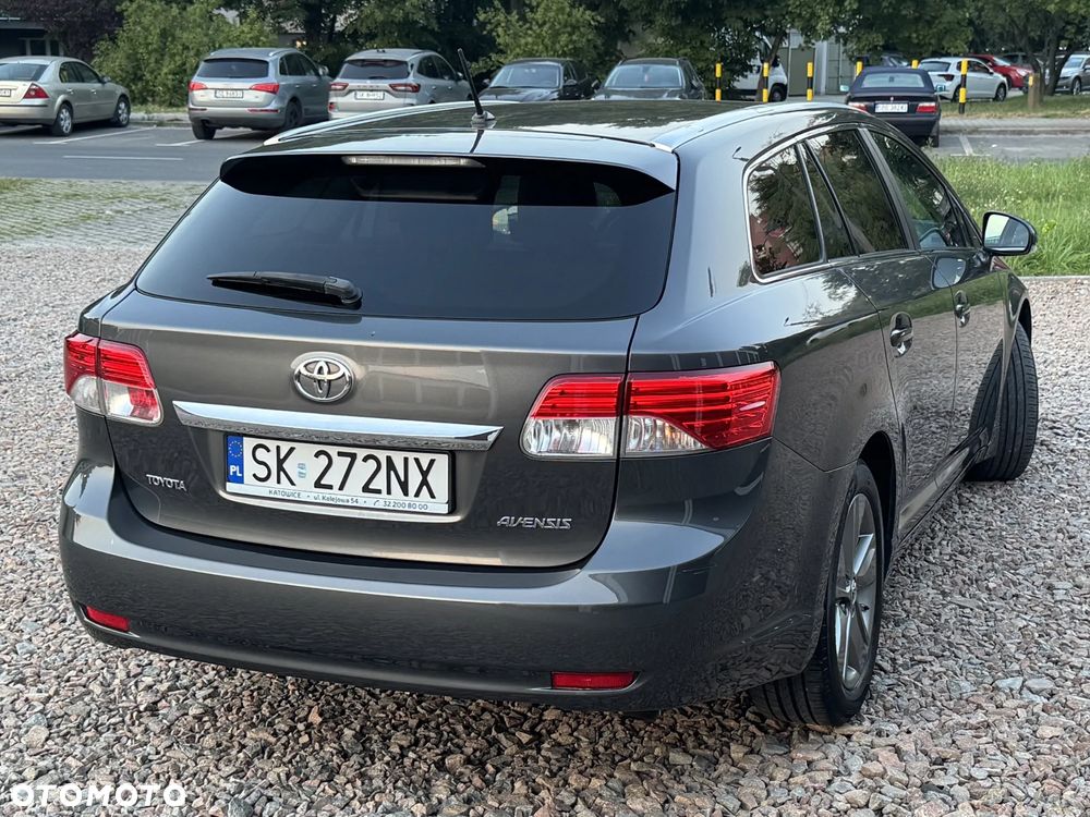 Toyota Avensis - 10