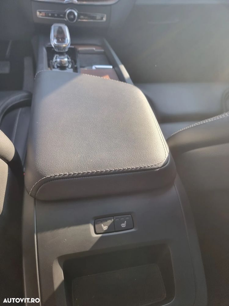 Volvo XC 60 B4 B Plus Dark - 16