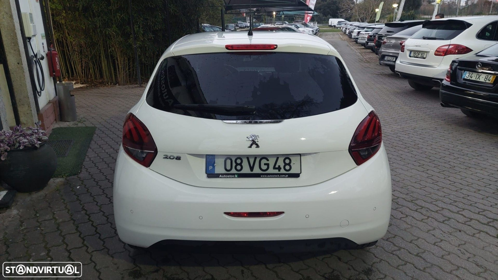 Peugeot 208 1.2 PureTech Signature - 4