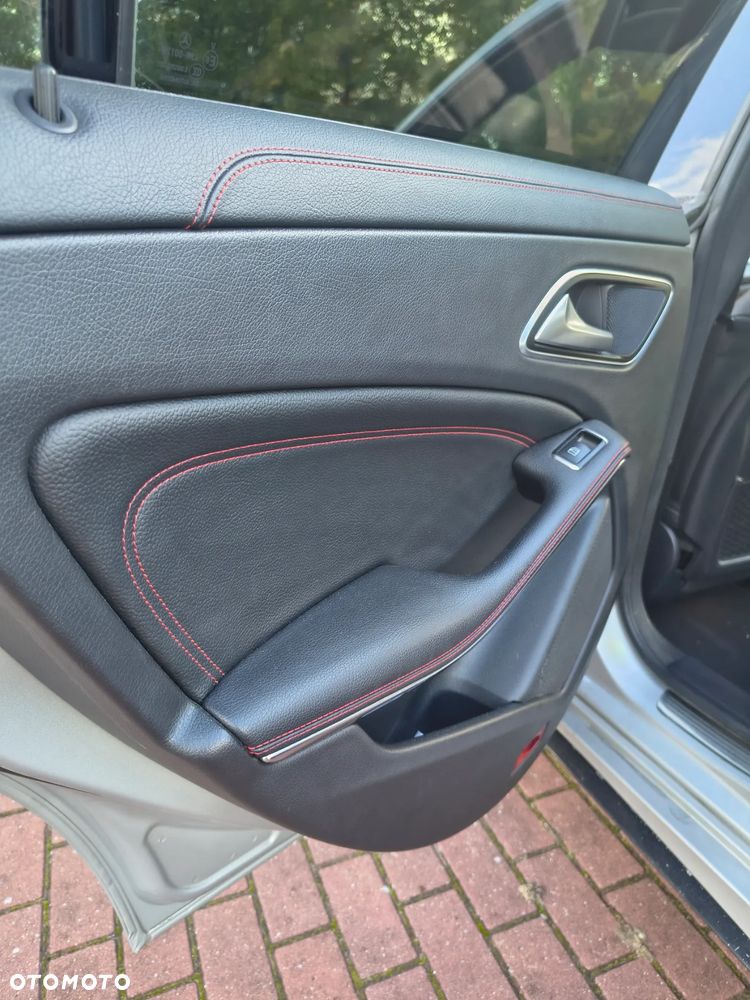 Mercedes-Benz CLA 250 4-Matic AMG Line - 13