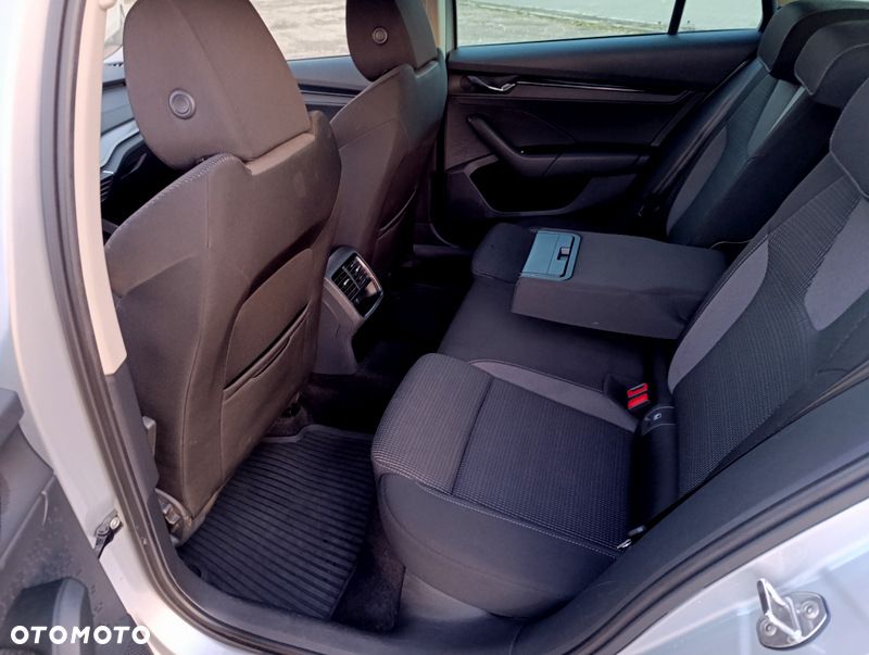 Skoda Octavia 2.0 TDI Ambition DSG - 14