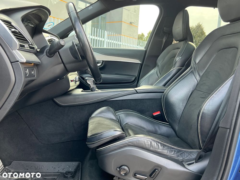 Volvo XC 90 D5 AWD R-Design 7os - 16
