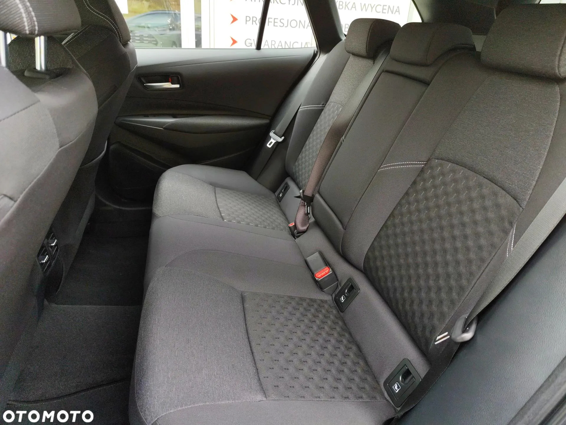 Toyota Corolla 1.8 Hybrid Comfort - 26
