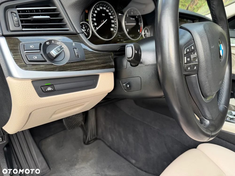 BMW Seria 5 525d Luxury Line - 22