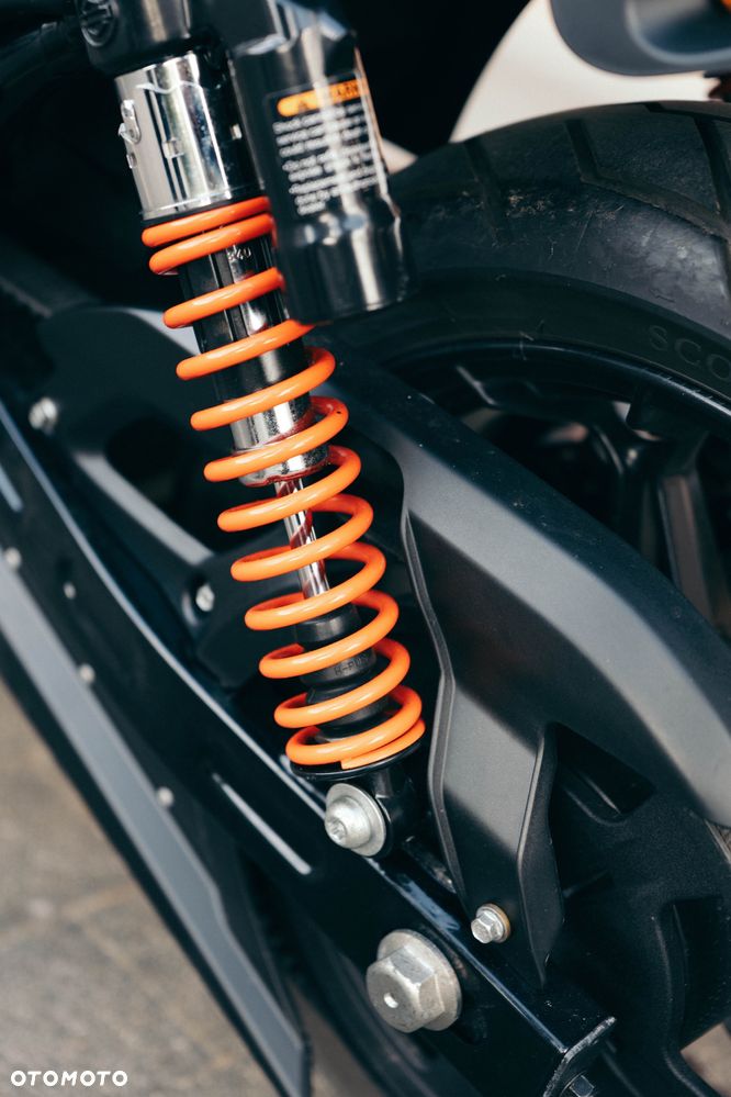 Harley-Davidson Street Rod XG 750A - 10