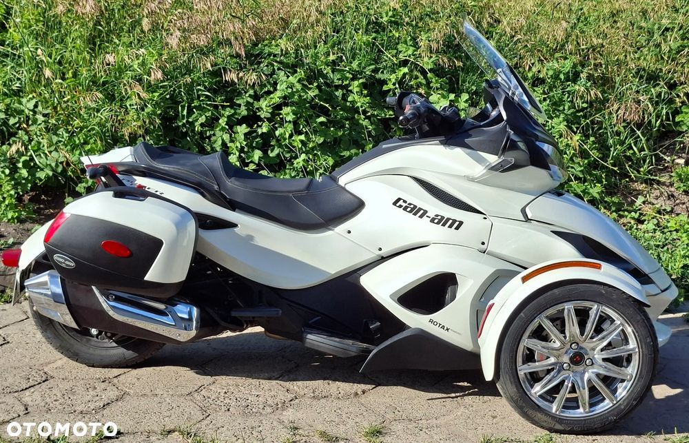 Can-Am Spyder - 2