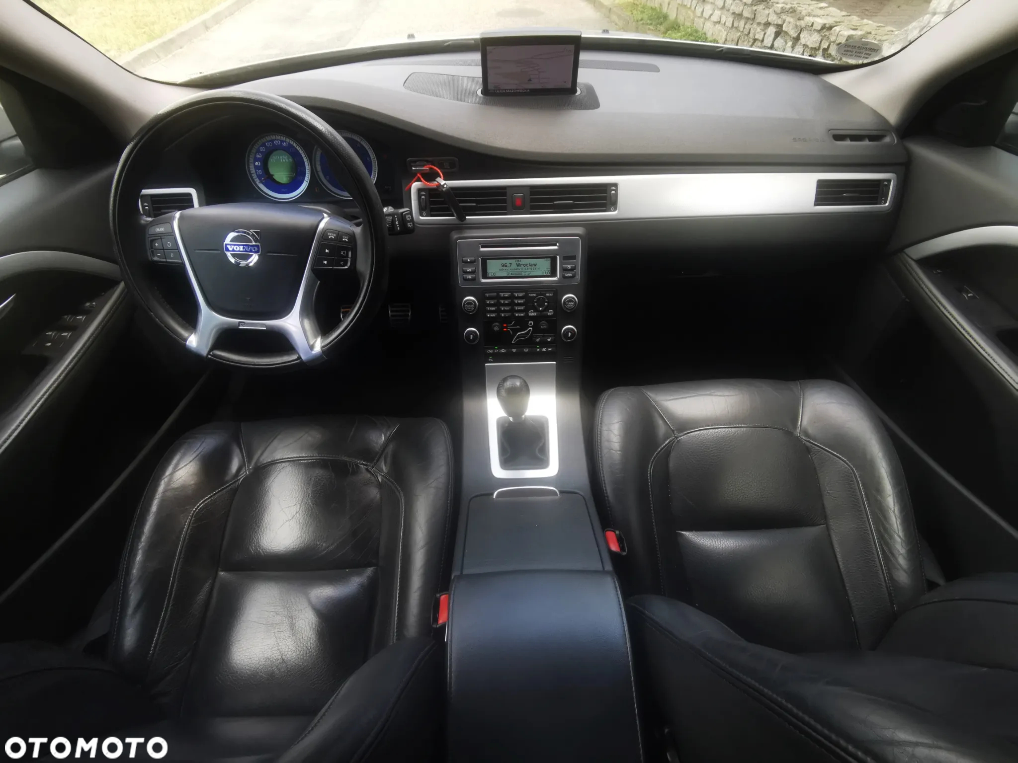 Volvo V70 D3 R-Design - 8