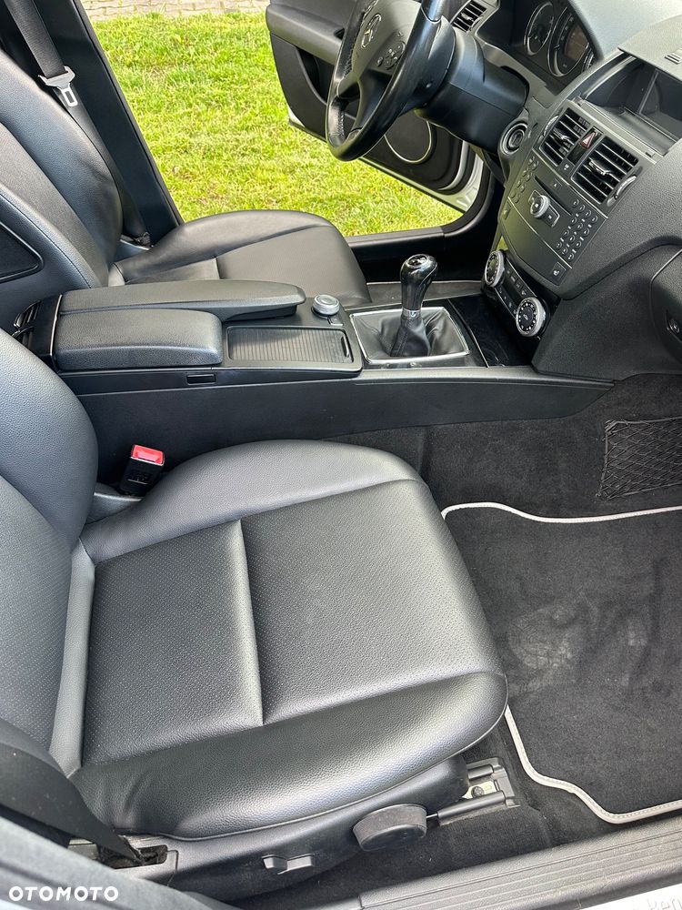 Mercedes-Benz Klasa C 180 Kompressor BlueEFFICIENCY - 27