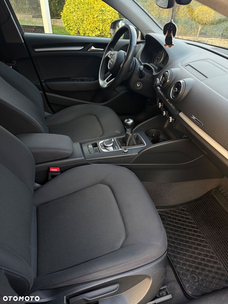 Audi A3 Limousine 30 TDI design - 16