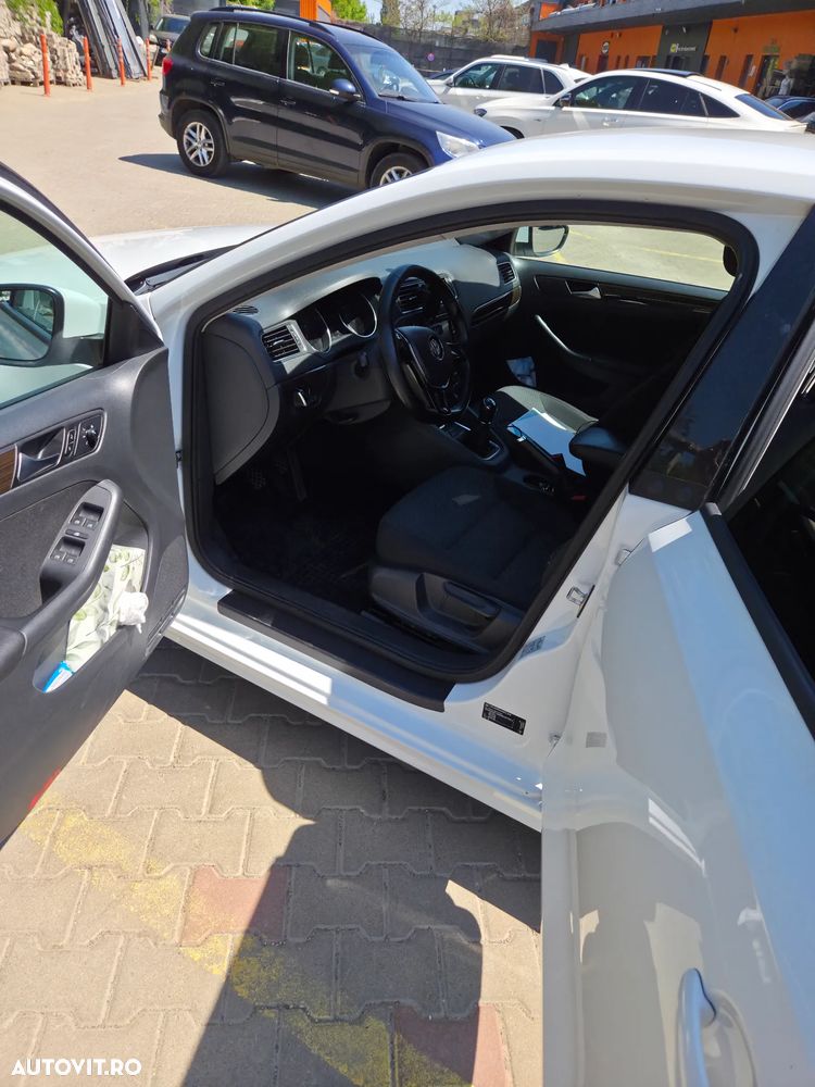 Volkswagen Jetta 2.0 TDI Comfortline - 8