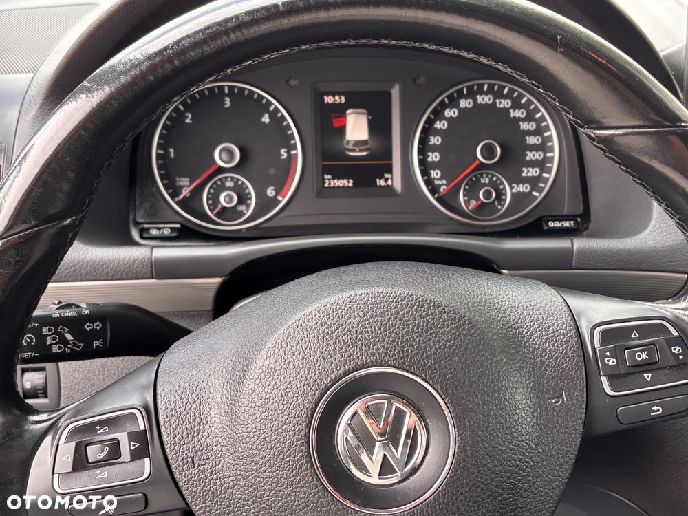 Volkswagen Touran 2.0 TDI DPF BlueMotion Technology Highline - 11