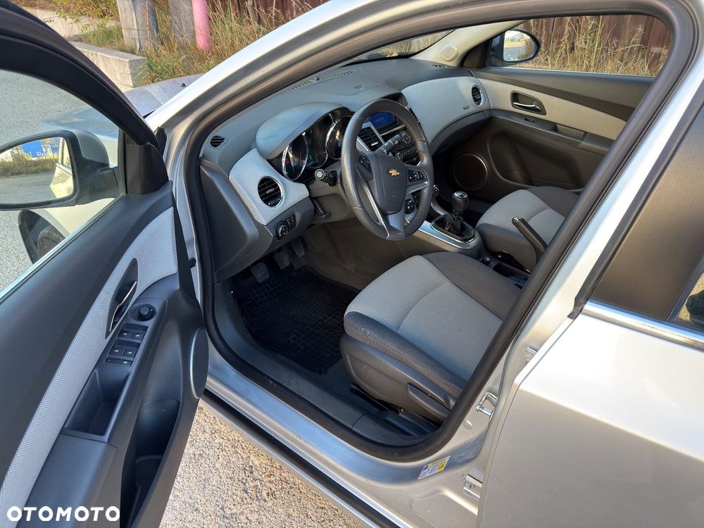 Chevrolet Cruze 1.8 LS - 10
