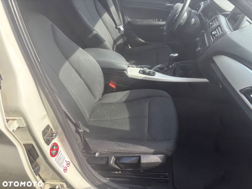 BMW Seria 1 116i - 32