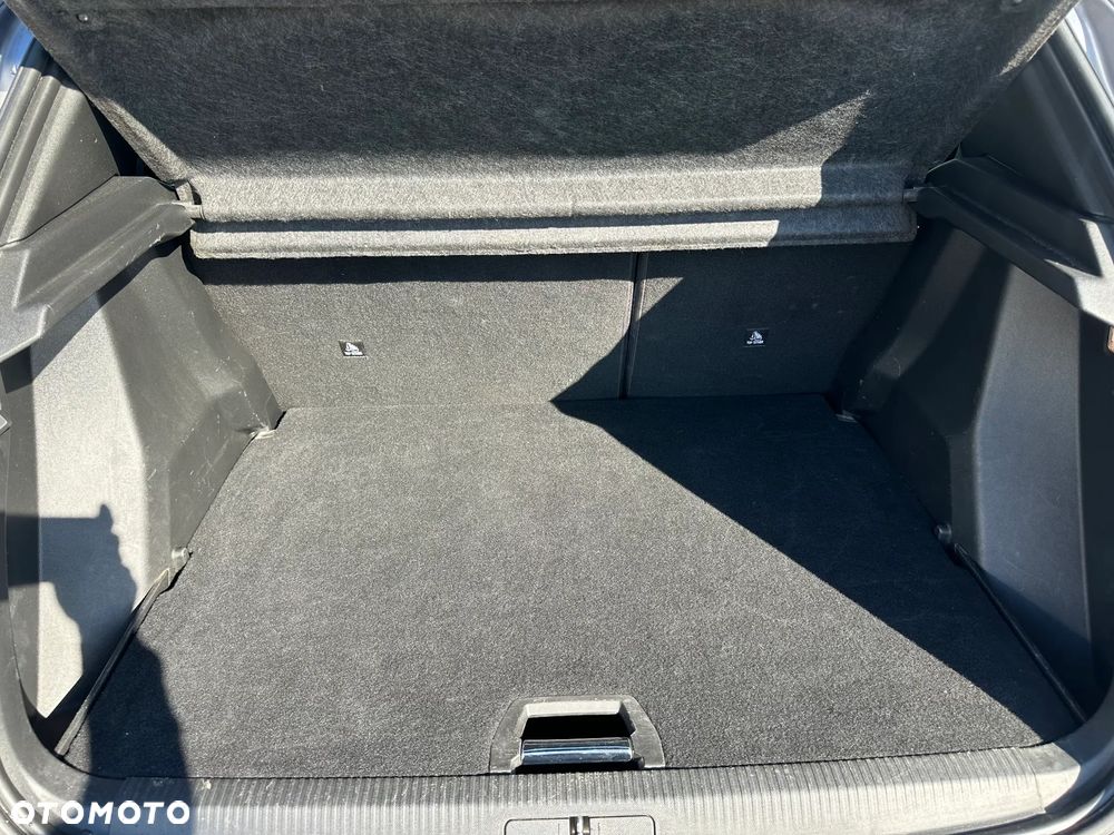 Peugeot 2008 1.2 PureTech Active S&S EAT8 - 6