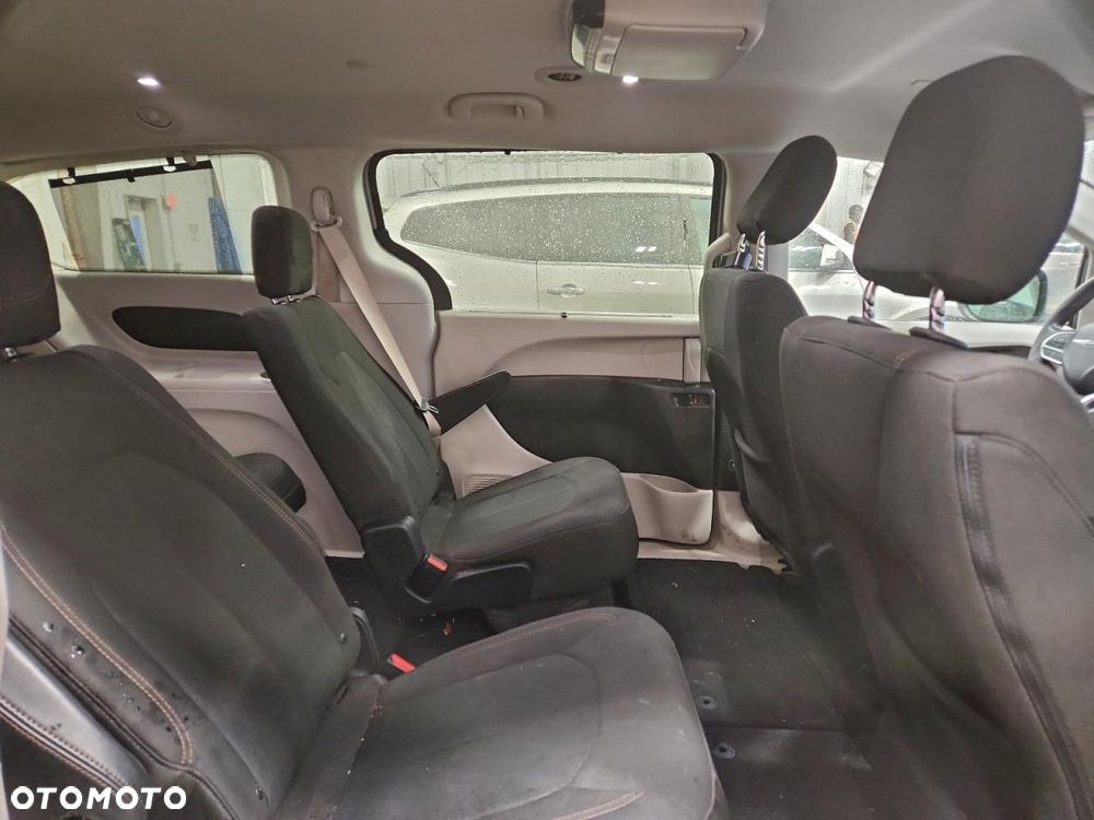 Chrysler Pacifica - 10