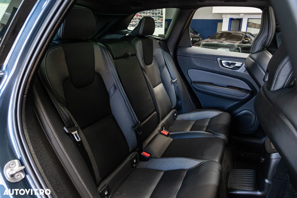 Volvo XC 60 T6 AWD AT PHEV Plus Dark - 32