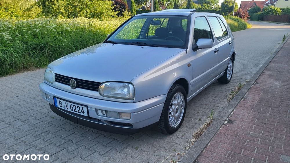 Volkswagen Golf - 1
