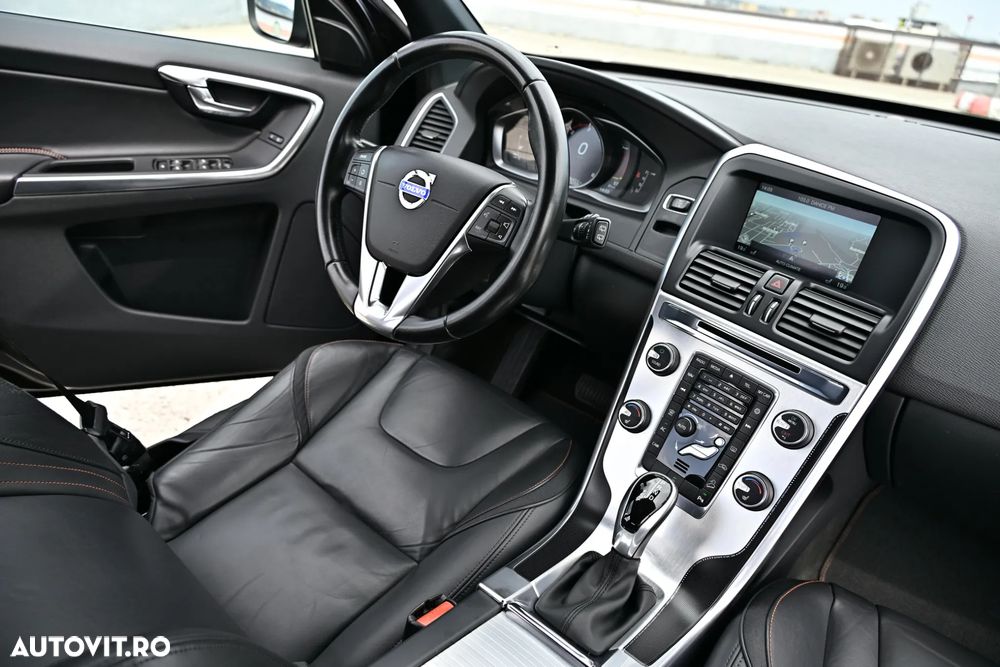 Volvo XC 60 D5 AWD Geartronic Ocean Race - 13