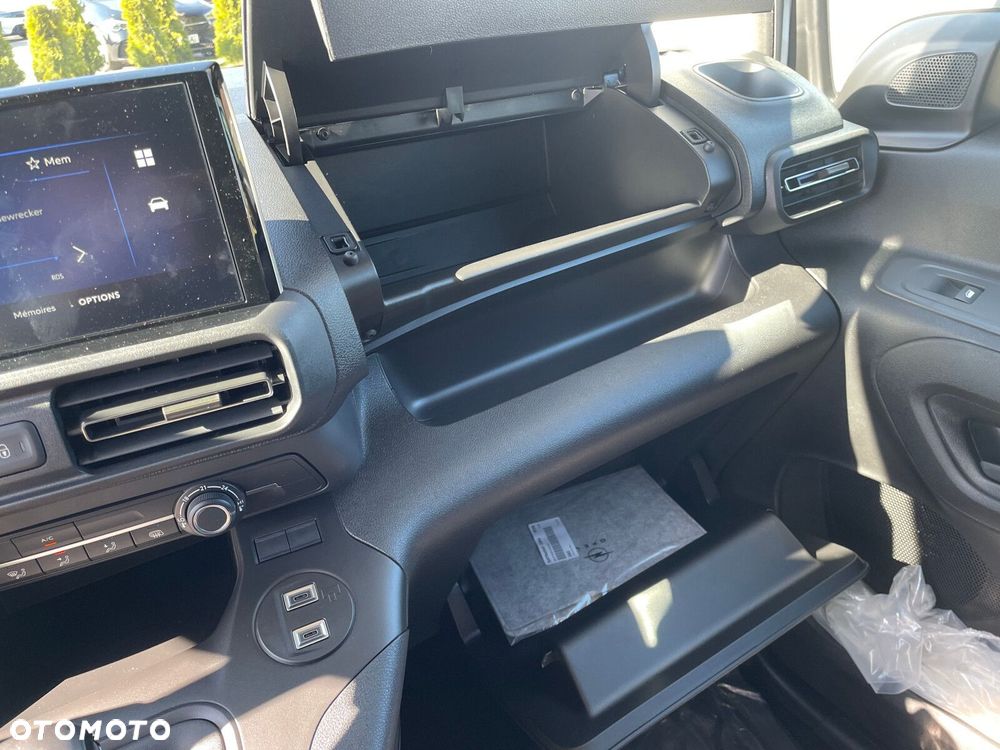 Opel Combo Cargo Combo Cargo Furgon XL Diesel 100KM Manual - 19