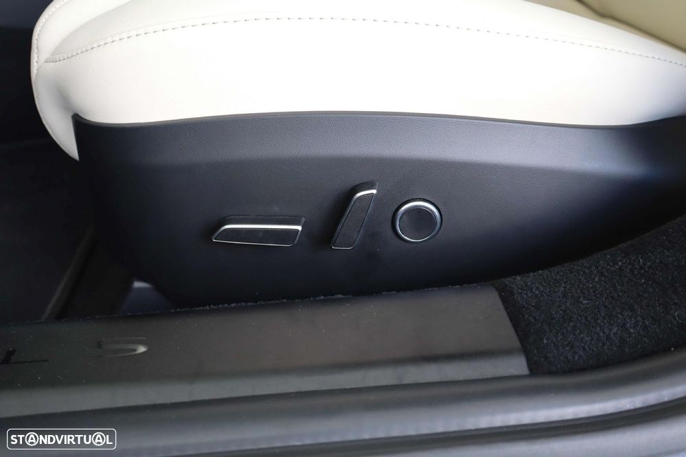 Tesla Model S Long Range AWD - 38