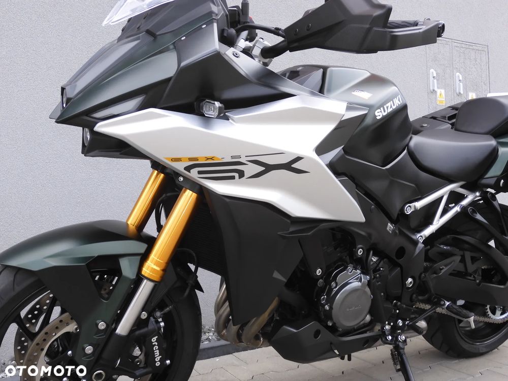 Suzuki GSX - 28