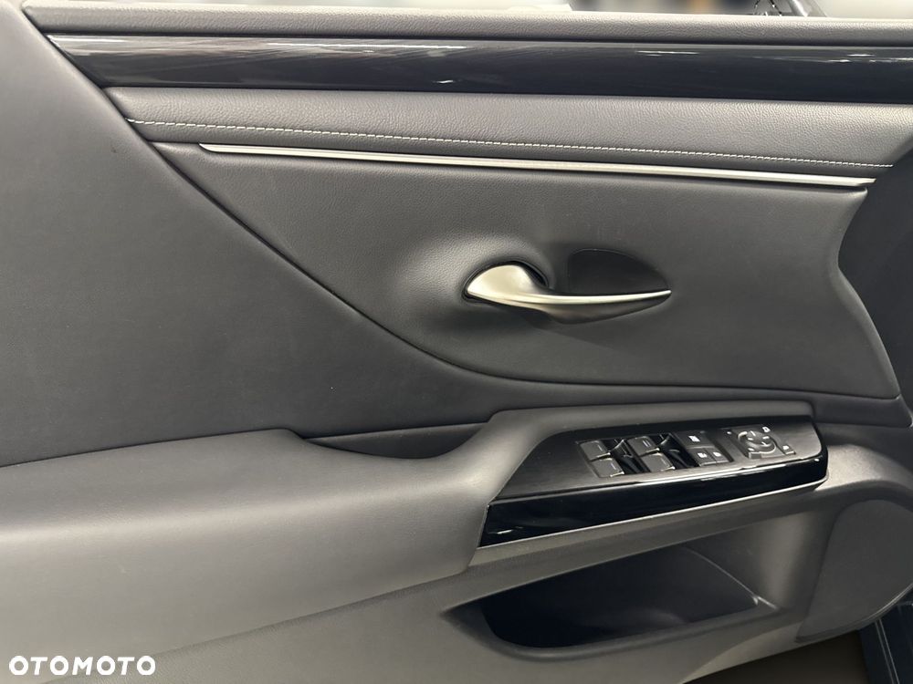 Lexus ES 300h Business Edition - 18