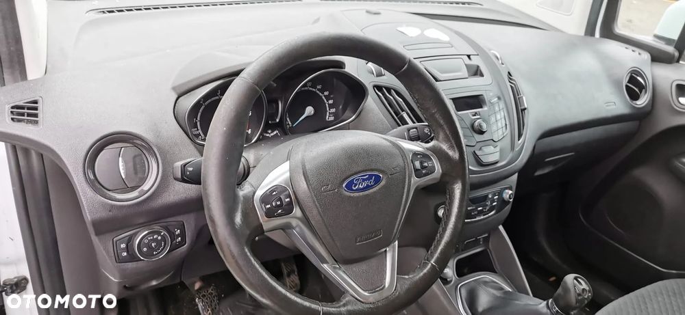 Ford Tourneo Courier 1.5 TDCi Titanium - 31