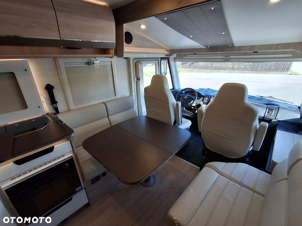 Rapido 8096dF S80 Ultimate Line Kamper 5 Osób Wersja Zimowa Podwójna Podłoga Klasa Premium Bogaty Oświetlenie Ambiente Euro 6 Felgi Aluminiowe - 9