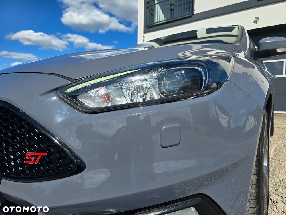 Ford Focus 2.0 EcoBoost ST mit Leder-Exclusiv-Paket - 17