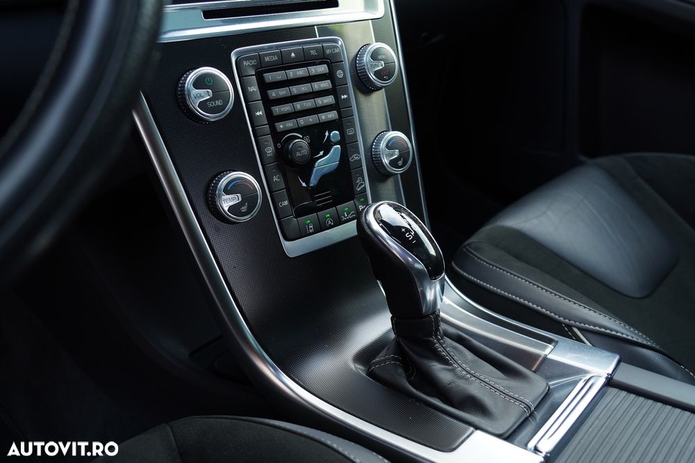 Volvo XC 60 D5 AWD Geartronic Summum - 22