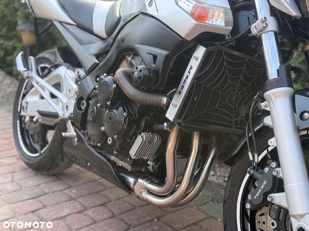 Suzuki GSR - 14