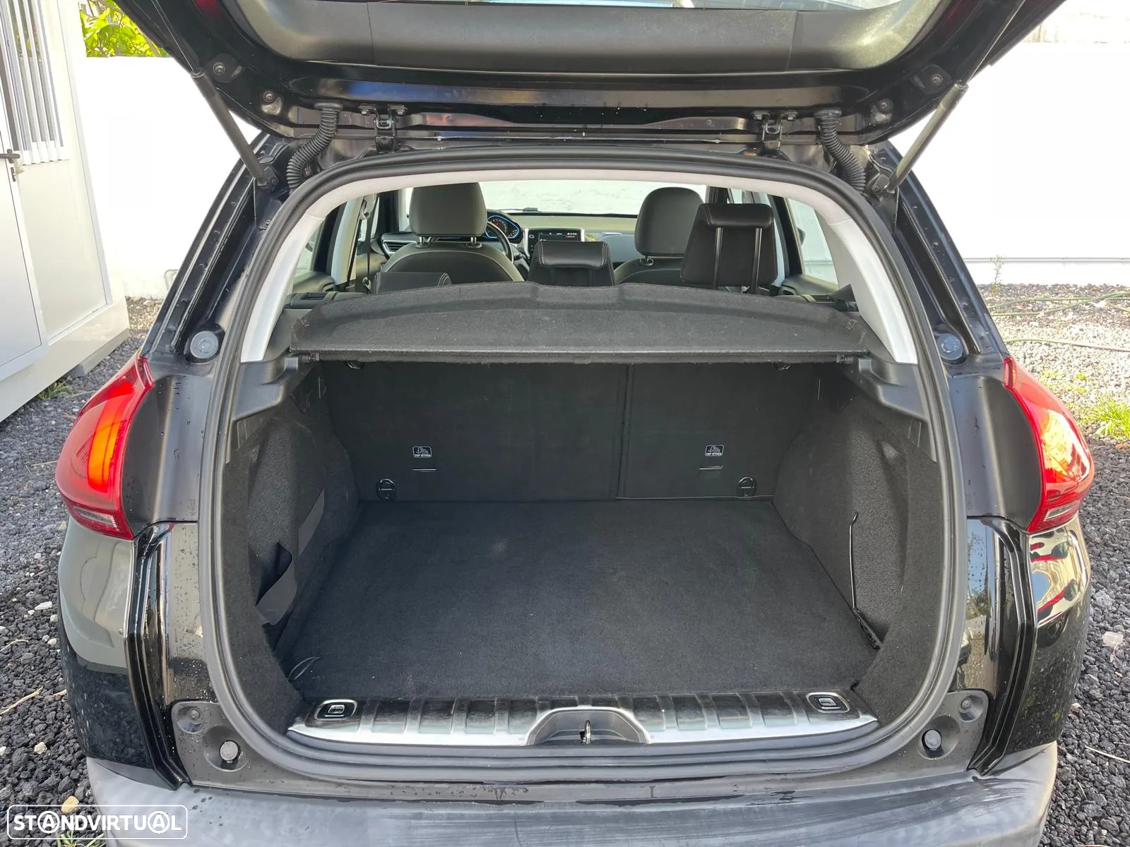 Peugeot 2008 1.2 PureTech Allure - 6