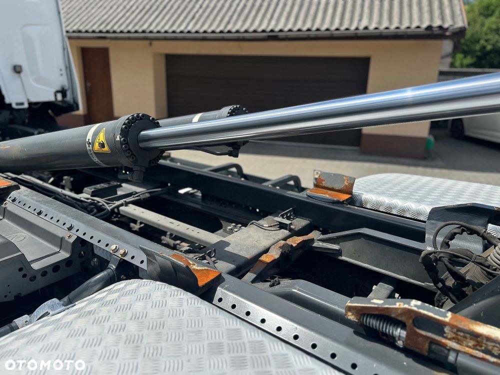 Renault - 16