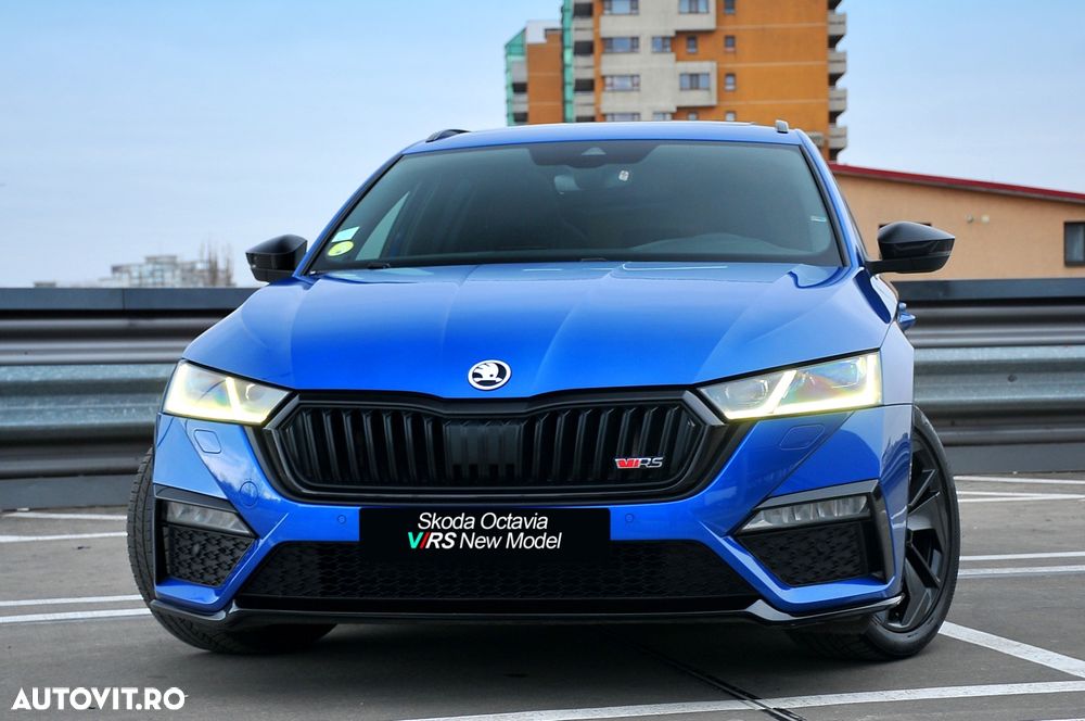 Skoda Octavia Combi 2.0 TDI DSG RS - 2