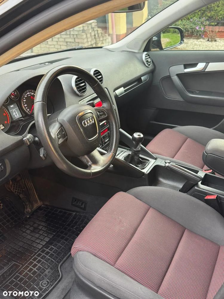 Audi A3 Sportback 1.6 TDI Ambiente - 2
