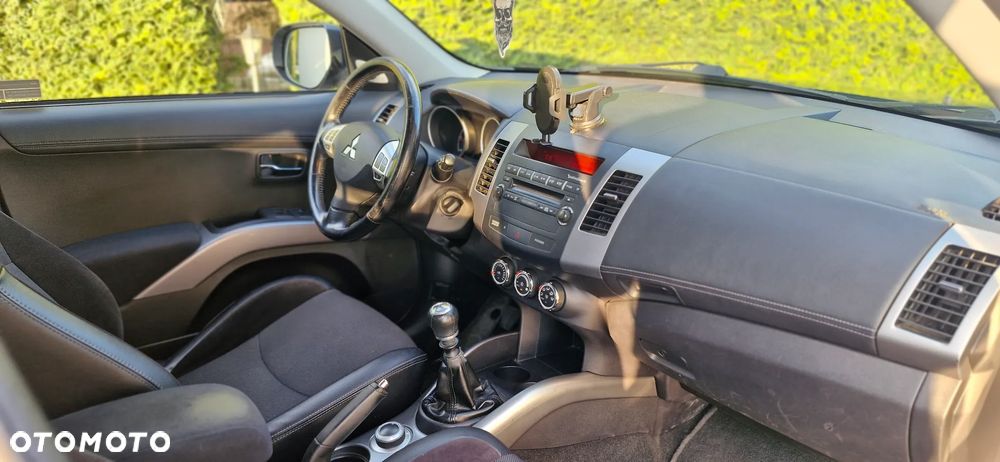 Mitsubishi Outlander 2.0 DID Intense + - 18