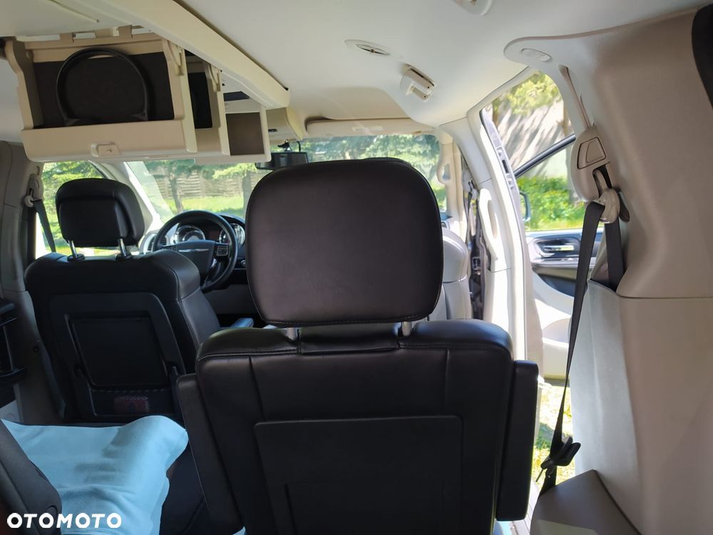 Chrysler Town & Country 3.6 Limited - 34